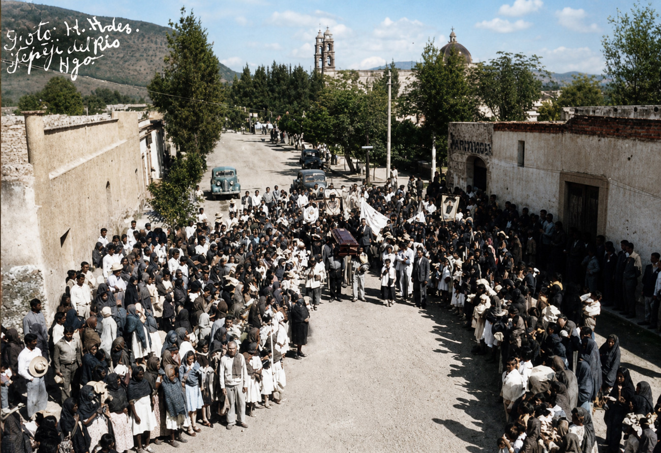 Paso del féretro del párroco Clemente Mora y Blancarte por la calle Joaquín Claro Tapia